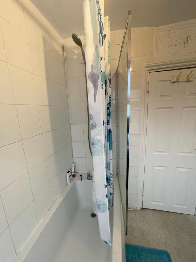 Elmdene Road - Large Room London Exterior photo